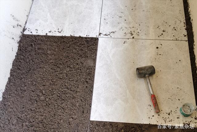 瓷砖空鼓翘起来是什么原因(瓷砖空鼓翘起来是什么原因引起的)